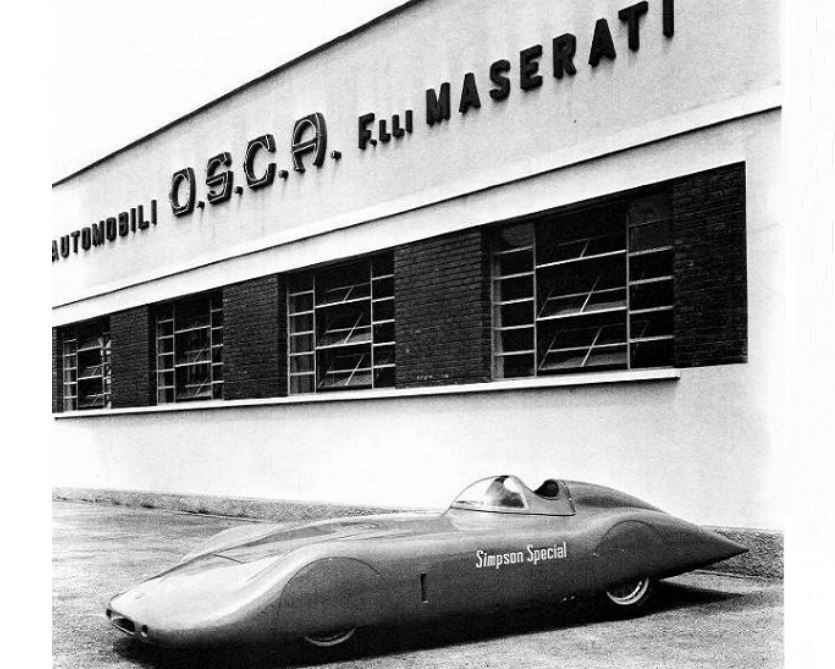 Usine OSCA des frères Maserati à Bologne avec une voiture de compétition