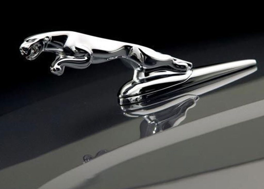 Leaper Jaguar, célèbre mascotte en forme de félin bondissant sur le capot