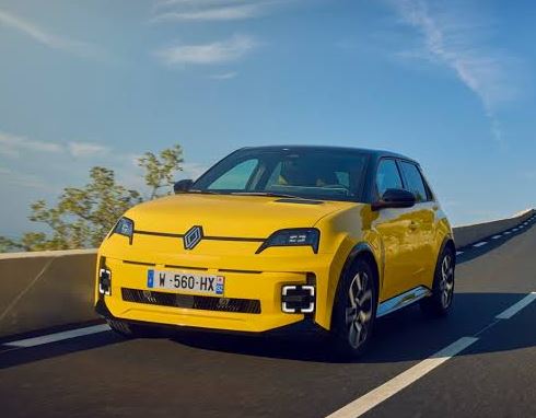 Renault 5 E-Tech électrique produite en France à l’usine de Douai