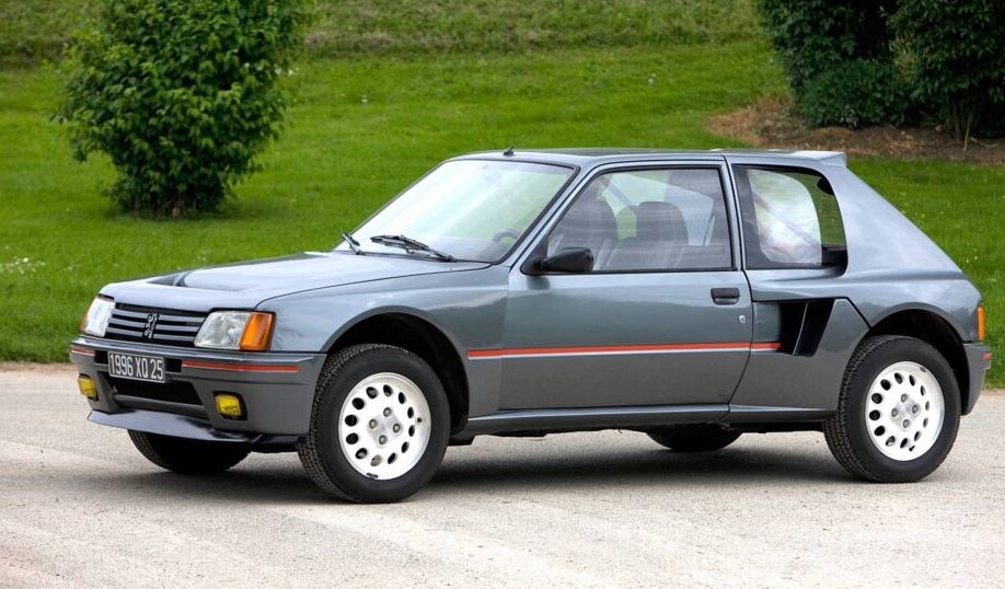 Peugeot 205 T16 routière produite pour l’homologation en Groupe B