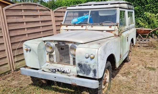 Land Rover Série II 1960 retrouvé lors d'une sortie de grange