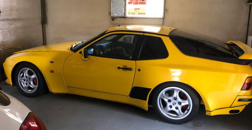 Porsche 944 S 1988 jaune découverte dans un garage