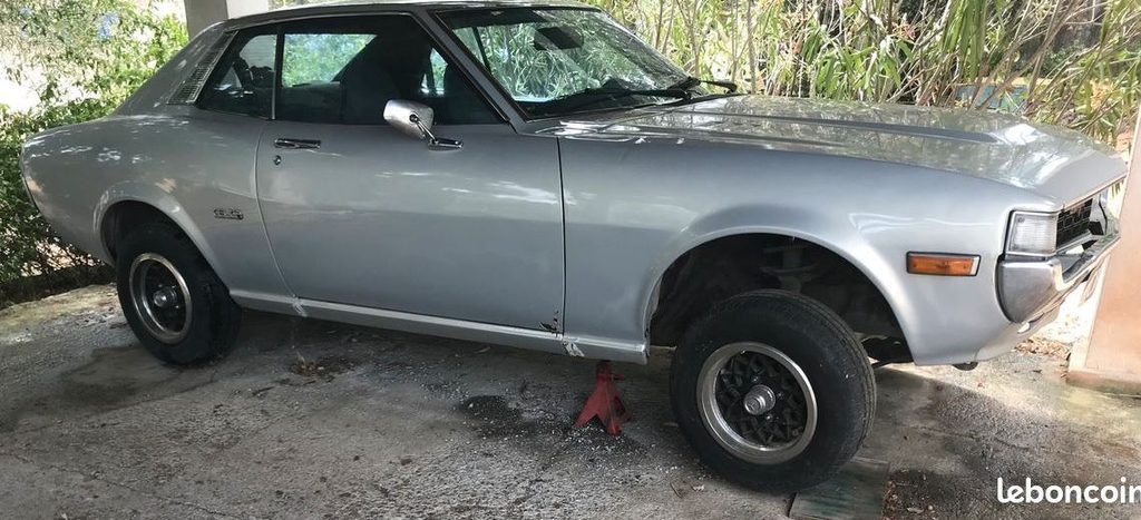 Toyota Celica TA23 de 1977 à restaurer complètement