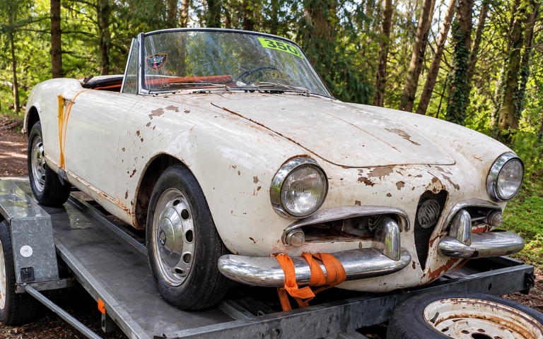 Alfa Romeo Giulietta Spider de 1961 à restaurer, avec carrosserie blanche abîmée