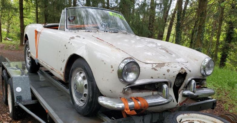 Alfa Romeo Giulietta Spider de 1961 à restaurer, avec carrosserie blanche abîmée