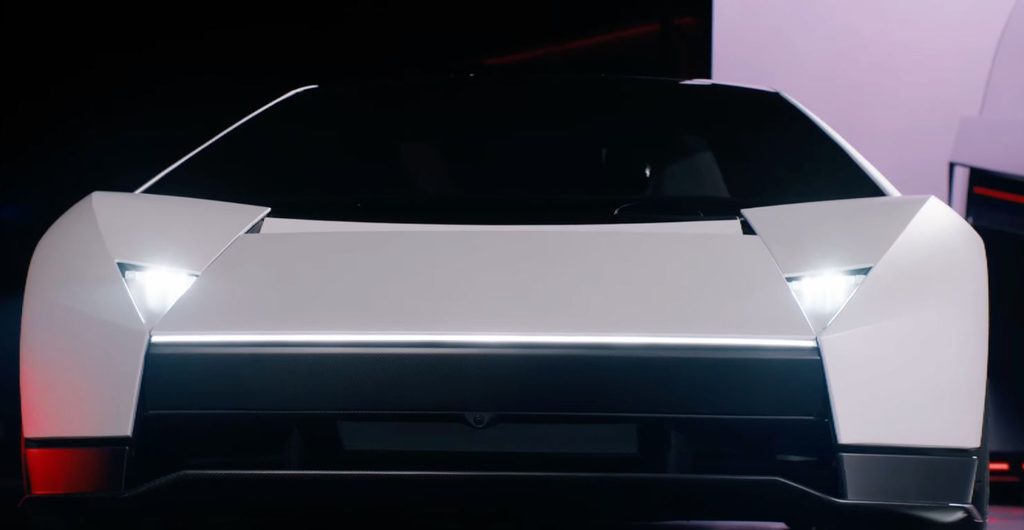 Face avant du nouveau Tesla Roadster 2026 avec ses projecteurs triangulaires et sa signature lumineuse horizontale.