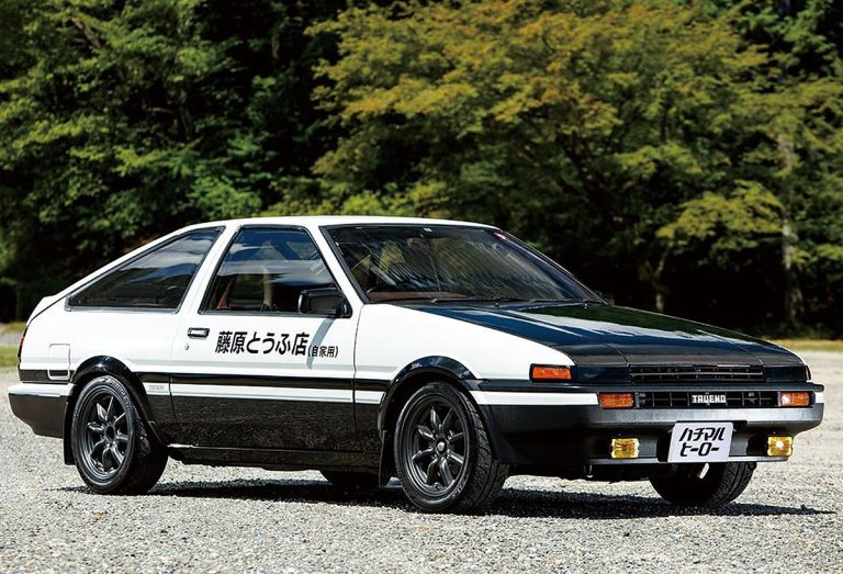 Toyota AE86 Initial D en livrée Panda Trueno de Takumi Fujiwara