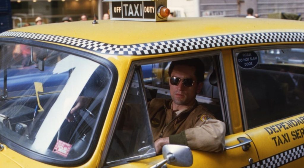 Robert De Niro au volant du taxi jaune dans Taxi Driver