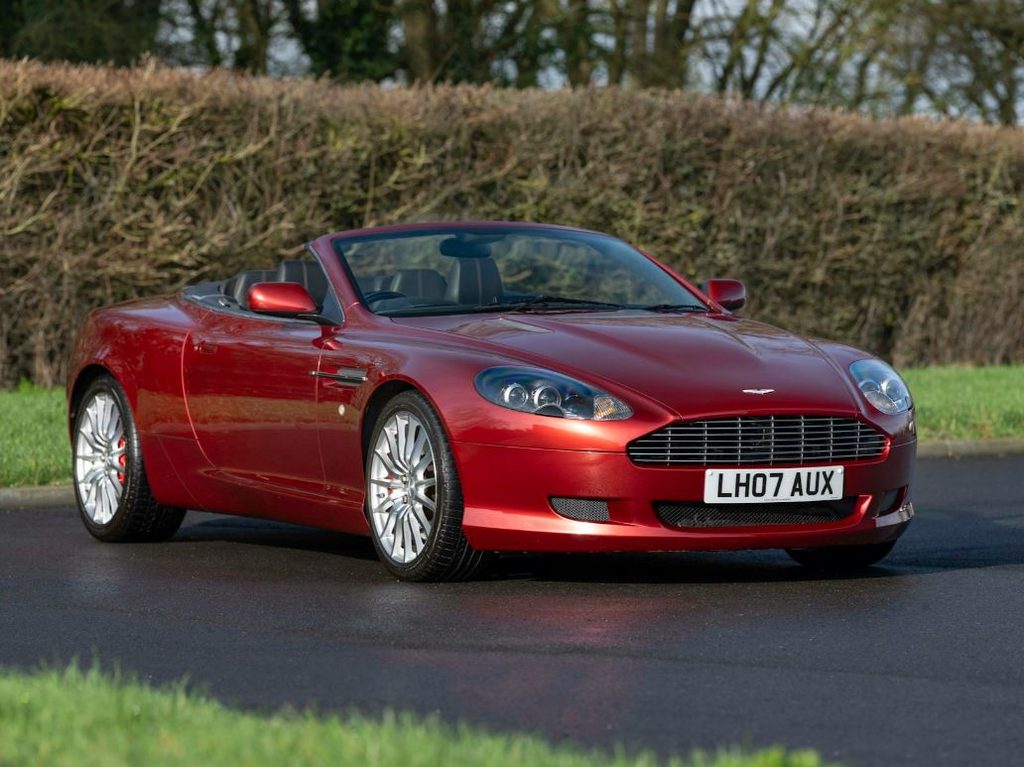 Aston Martin DB9 Volante, modèle régulièrement attribué à Novak Djokovic