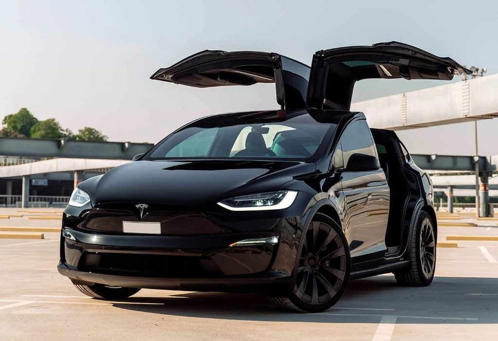 Tesla Model X, voiture électrique régulièrement attribuée à Novak Djokovic